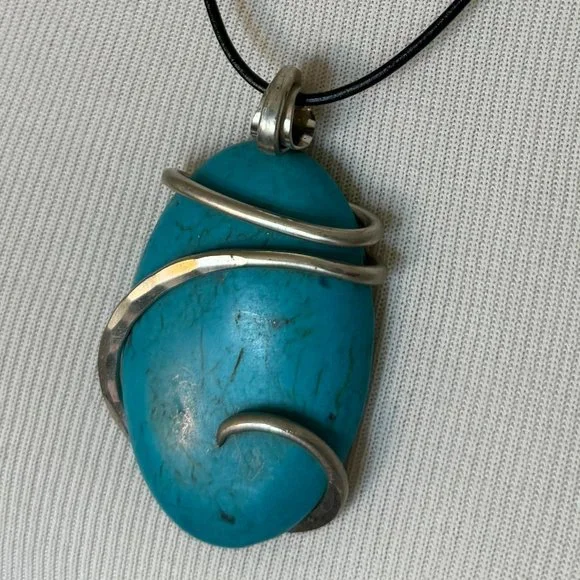 Turquoise and Silver Pendant Necklace | Leather Choker | NWT - Picture 4 of 9